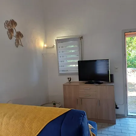 Porto Vecchio - Riviera - St Cyprien * Lecci